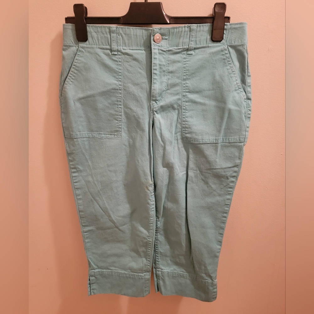 🌷2/$15 Gloria Vanderbilt capri pants for women. Size 8